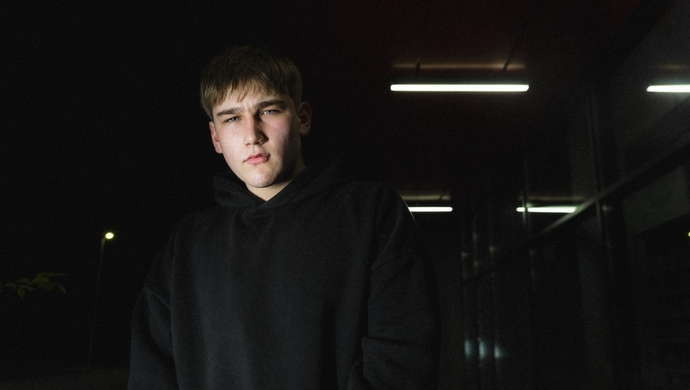 Smon wydał nowy utwór. W teledysku rapera zobaczymy Zamek Królewski we Wschowie