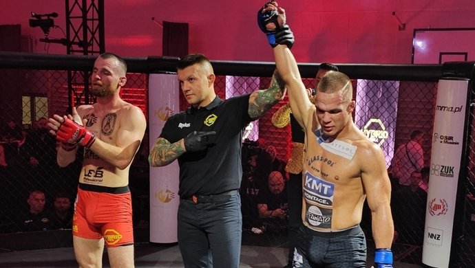 Jakub Syc ze Wschowy wygrał zawodową walkę w MMA. Pojedynek zakończył przez nokaut!