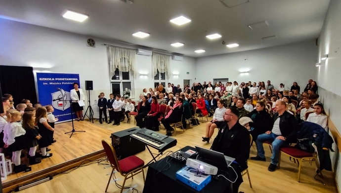Święto Niepodległości w Jędrzychowicach: Uczniowie pielęgnuje pamięć narodową