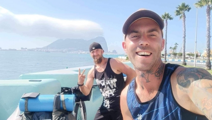 Mieszkaniec Szlichtyngowy ruszył w podróż życia. Z przyjacielem przejadą 50,000 km na rowerze