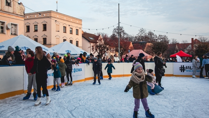 Wschowa otwiera lodowisko ze św. Mikołajem. Na dzieci będą czekać prezenty!