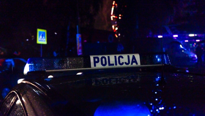 Policja ustala, kto siedział za kierownicą mazdy. “Cała trójka trzeźwieje”