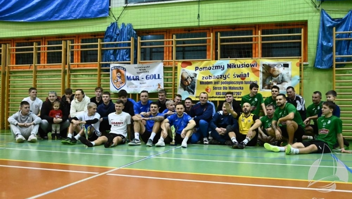 Grali dla Nikosia. Mikołajkowy Charytatywny Turniej Piłki Nożnej Halowej w Sławie