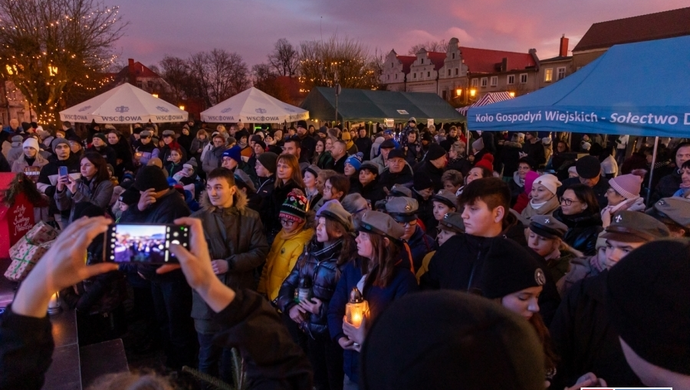 Jarmark, kolędy i choinki za elektrośmieci. Wigilia Miejska we Wschowie (ZDJĘCIA)