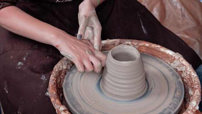 Ceramika dla każdego! CKiR do „Pracowni Ceramicznej” zaprasza dzieci i dorosłych