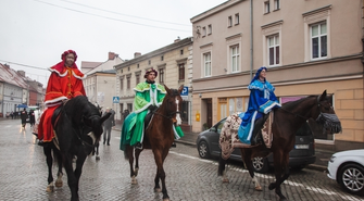 Trzej Królowie uroczyście witani we Wschowie (FOTO)