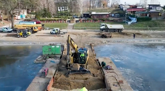 Lgiń: Zima nie powstrzymuje budowy nowych pomostów (VIDEO)