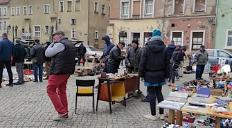 - kup, sprzedaj, wymień rzeczy na drugie życie