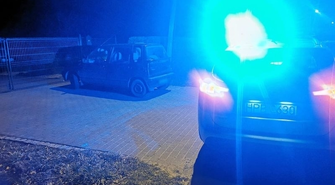 - nie tylko przekroczył prędkość, ale również jechał bez prawa jazdy i po alkoholu!