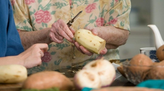SOSW startuje z zadaniem „Seniorzy i juniorzy razem gotują”