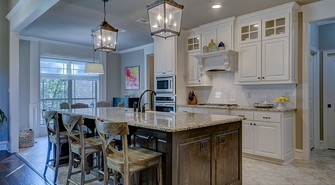 Kupno mieszkania na rynku pierwotnym: Co warto wiedzieć o harmonogramie płatności i możliwości negocjacji cen