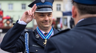 - został odznaczony Krzyżem Rycerskim św. Floriana