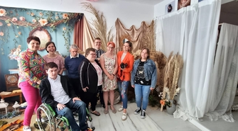 Program „Rehabilitacja 25 plus". Absolwenci SOSW biorą udział w zajęciach fotograficznych