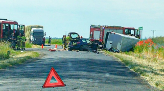 Gmina Szlichtyngowa. Kurier wymusił pierwszeństwo. Kierująca peugeotem w szpitalu