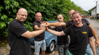 Miłośnicy Retro Rynku w akcji! Zrobili niespodziankę Tivisowi! (FOTO)