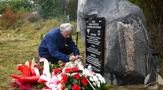 W Przybyszowie odsłonili tablicę upamiętniającą ofiary podobozu Schlesiersee II