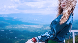 Pakujemy walizkę na wyjazd. Co warto ze sobą zabrać?