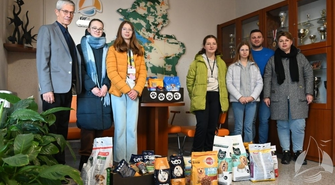 Młodzi mieszkańcy Sławy pomagają czworonogom przetrwać zimę