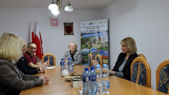 Burmistrz Wielgus spotkała się z dyrektorami szkół. Omówiono inwestycje na 2024 r.