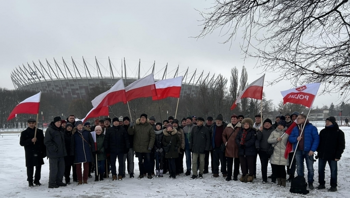 Lokalni sympatycy PiS już w stolicy. Wezmą udział w „Proteście Wolnych Polaków” (FOTO)