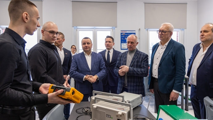 W I ZS we Wschowie otwarto nową salę. To nowoczesna pracownia elektryczna (FOTO)