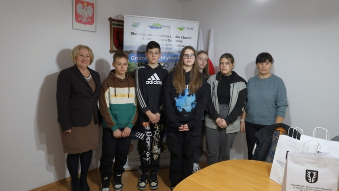 WOS w praktyce. Uczniowie ze Szlichtyngowej odwiedzili Urząd Miasta