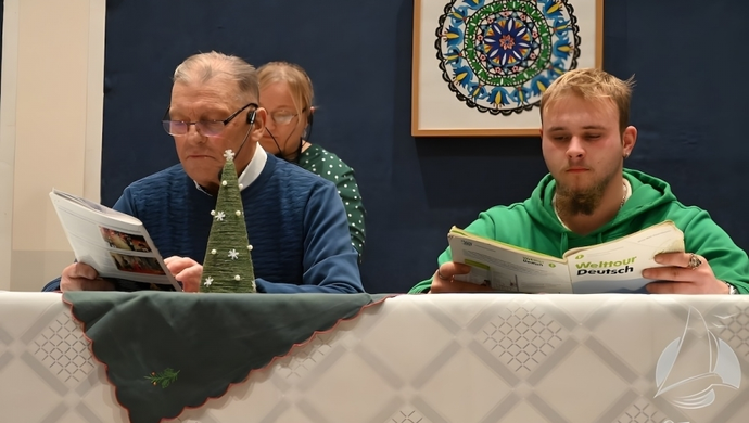 W Sławie teatr połączył pokolenia. Spektakl „Nieco inna opowieść wigilijna” (FOTO)