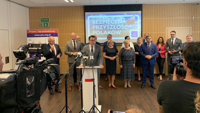 Politycy PiS grzmią: „Stop niszczeniu Polski”. W niedzielę odbędzie się spotkanie z Astem i Rafalską