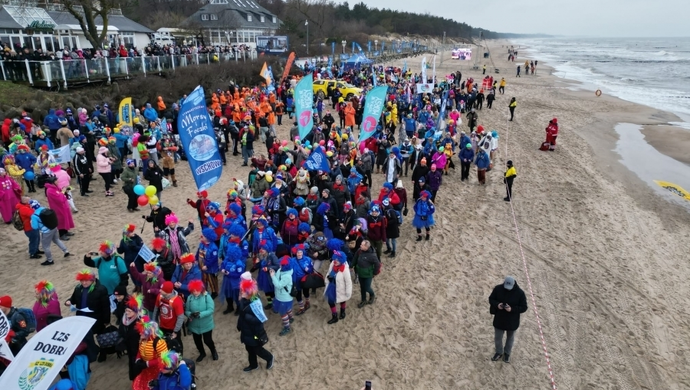 Wschowskie morsy i foczki na międzynarodowym zlocie w Mielnie! Ponad 8500 uczestników brnęło przez zimne fale