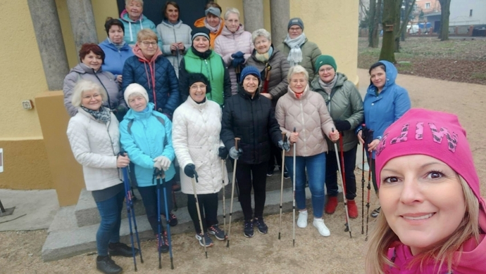 W oczekiwaniu na wiosnę spacerują z kijkami. Na nordic walking w Parku Wolsztyńskim zaprasza Aktywna Wschowa