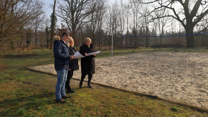 Na terenie szkoły w Starych Drzewcach powstanie nowe wielofunkcyjne boisko. Prace projektowe dobiegają końca