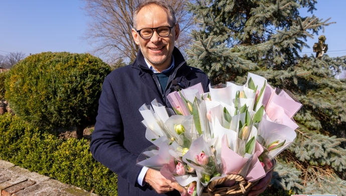 Burmistrz Antkowiak z życzeniami dla kobiet. „Jesteście najcudowniejsze na świecie”