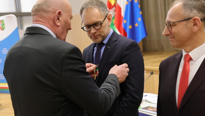 Burmistrz Antkowiak wśród odznaczonych za zasługi dla województwa. „To ogromna motywacja do dalszej pracy”