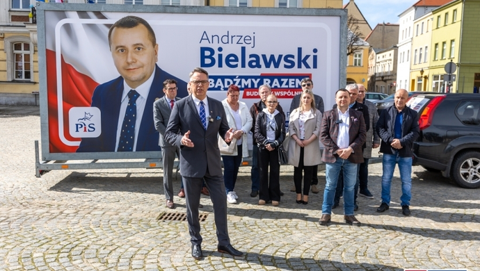 PiS zakończył kampanię we Wschowie. T. Kłosowski: „Będę słuchał głosu mieszkańców”