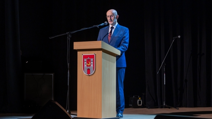 Oficjalnie: Cezary Sadrakuła zwycięża