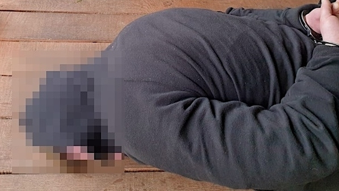 Poszukiwany listem gończym ukrywał się w Lginiu. Do zatrzymania doszło na pomoście