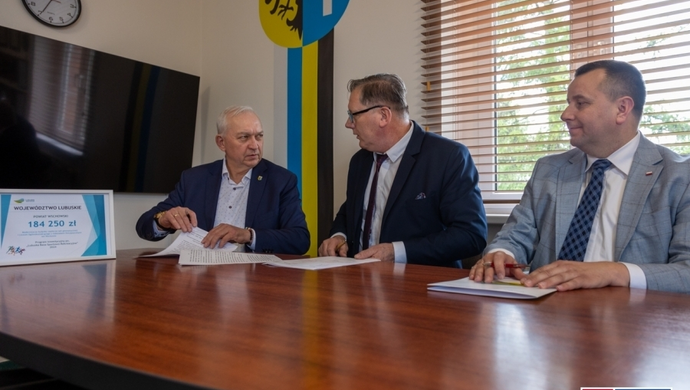 Podpisano umowę na modernizację budynku zaplecza sali gimnastycznej w I LO we Wschowie