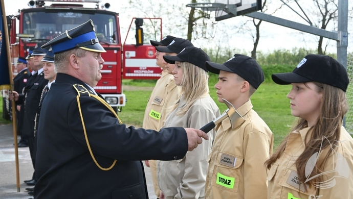 Młodzi ochotnicy z Krzepielowa złożyli strażacką przysięgę (FOTO)