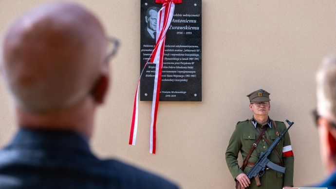 Odsłonięto tablicę upamiętniającą Antoniego Żurawskiego. „To dla nas wszystkich radosny dzień”