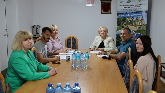 Podpisano umowę na remont placu przy szkole w Starych Drzewcach - co się zmieni?