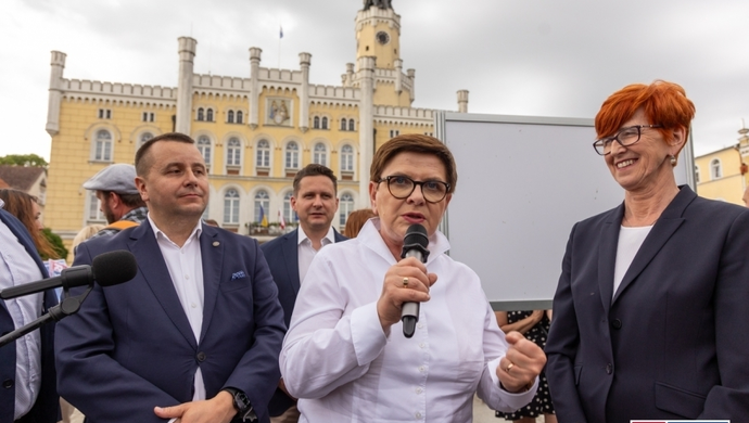 Beata Szydło na wschowskim Rynku: „Głosujcie na Elżbietę Rafalską”