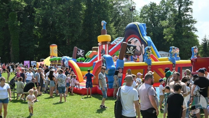 Dzieci bawiły się nad jeziorem. Sławski Dzień Dziecka pełen atrakcji