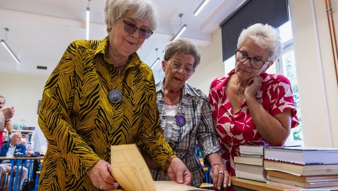 Maturzyści spotkali się po 60 latach. Wspomnienia i emocje w I LO we Wschowie