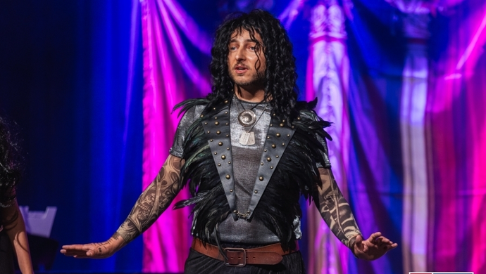 Nauczyciele SP1 w roli greckich bogów. Mitologiczny Galimatias zachwycił widzów (VIDEO)