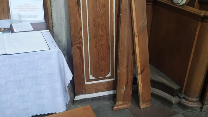 Zuchwała kradzież w osieckim klasztorze. Sprawca zostawił nietypowy ślad