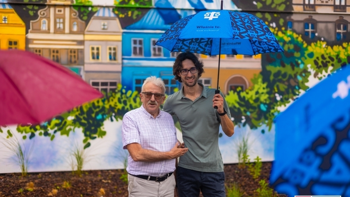 Tytus Brzozowski odwiedził Wschowę. Artysta podziwiał swój mural