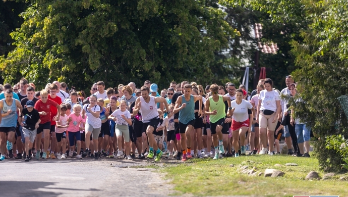 Sport, zabawa i integracja. XIII Integracyjny Bieg Orła w Osowej Sieni [ZDJĘCIA]