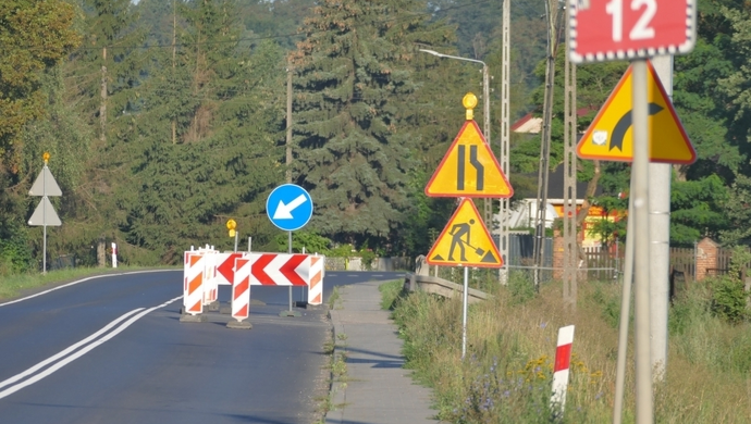 Uwaga kierowcy. Utrudnienia na DK 12 w Dębowej Łęce potrwają do piątku