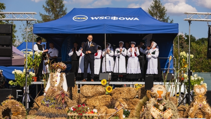 Dożynki Gminne w Lginiu. Konkurs na najładniejszy wieniec rozstrzygnięty. Teraz czas na tańce!