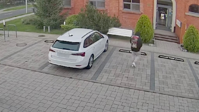 Atak na restaurację w Lesznie. 10 000 zł za pomoc w schwytaniu sprawcy [WIDEO]